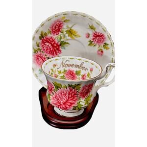 Royal Albert "November" chrysanthemum flower of the month Teacup Cup Saucer Engl